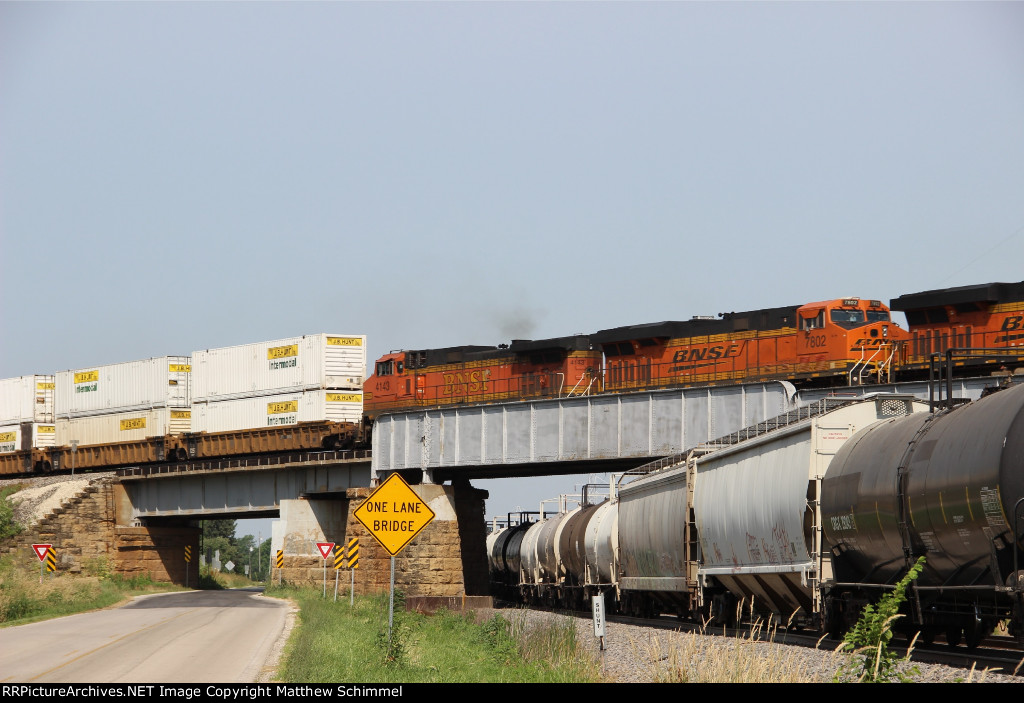 BNSF 7802 &amp; BNSF 4143
